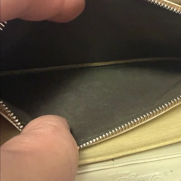 Dooney & Bourke LG Toscana Cream and Red Leather Wallet - Picture 6 of 14